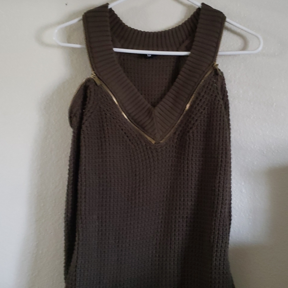 Open cut long sleeve